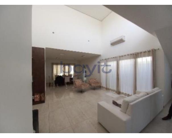 Foto de Casa de Condomínio - 431,38m²