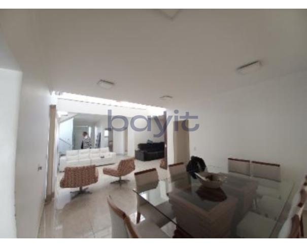 Foto de Casa de Condomínio - 431,38m²